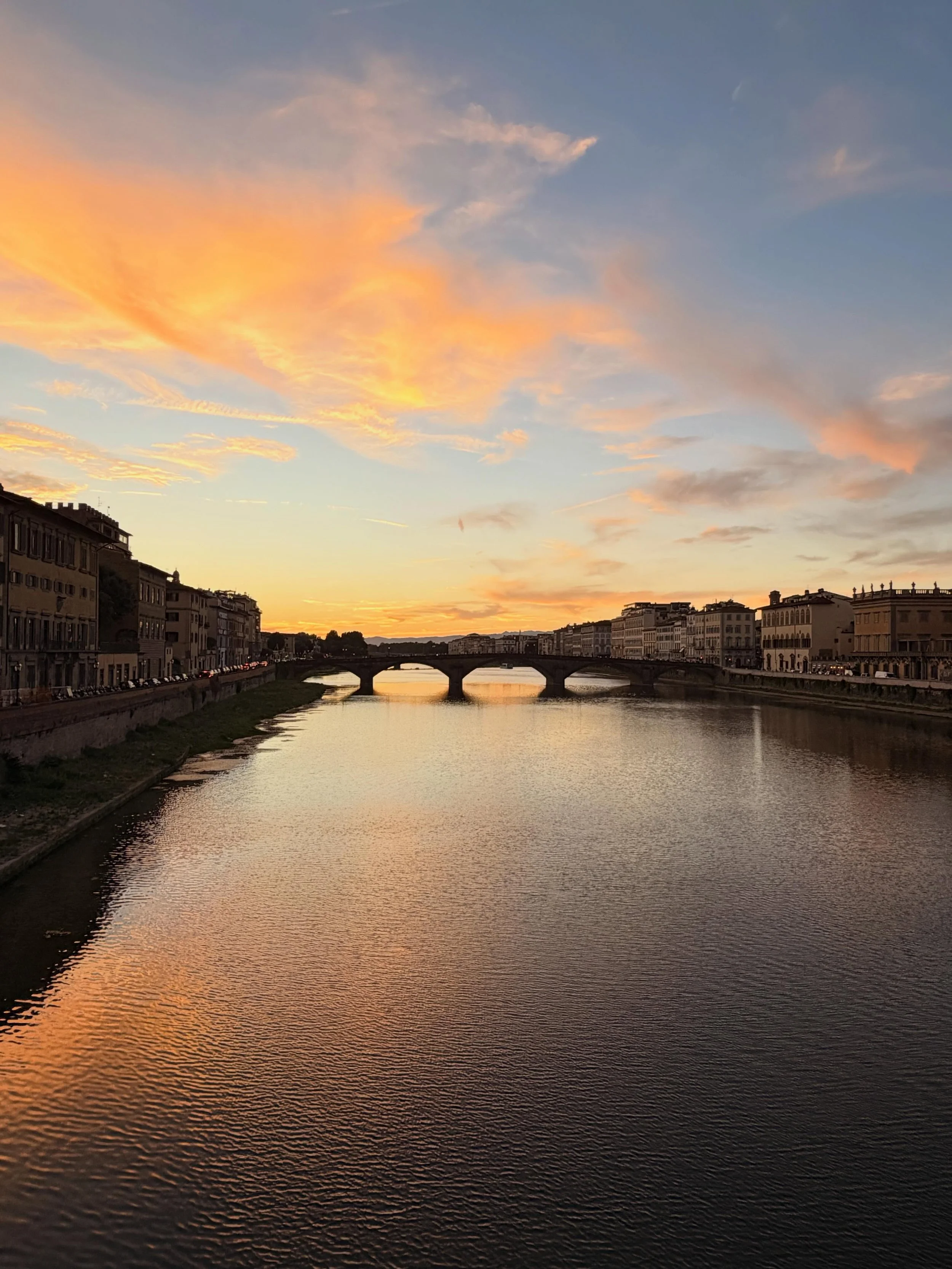 Italy will hold you in a way you didn&rsquo;t even know you needed. 

#vestelletravel #travelwinefood #Florence #Italy