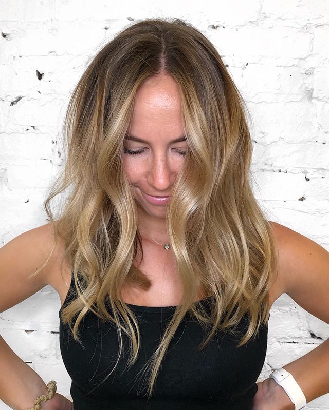 Balayage, cut and a few low-lights for @grumisalum ! It's your hair ready for summer? We used @refstockholm Mousse, Ocean Mist and Heat Protection spray to get this style. &bull;
&bull;
&bull;
&bull;
#machorn #chlhairbymac #customhairlounge #babyligh