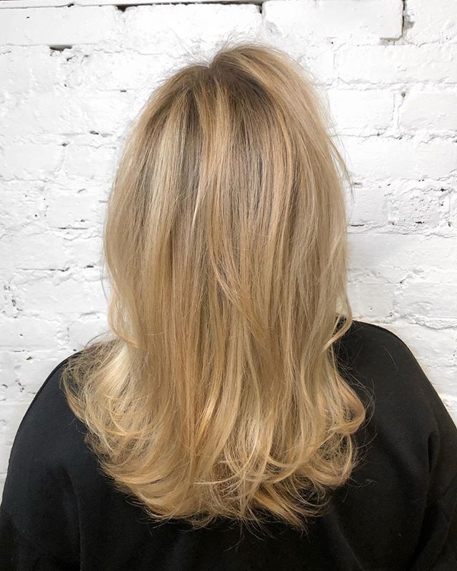 Full balayage with just a bit of natural root left in for a shadow effect using @olaplex to keep the hair healthy &bull;
We used @refstockholm Ultimate Repair shampoo, masque and Leave In Conditioner to add moisture back into the hair after going a l