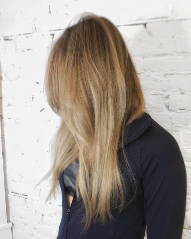 Full micro highlights with a rooted shadow glaze &bull;
We used @olaplex  in every step of this process to keep the hair healthy and shiny. To keep this look going in between salon visits my guest took home @refstockholm  Shine Spray, Cool Silver Sha