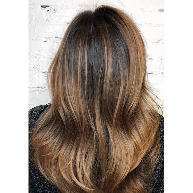 We made this blonde a little darker with a light brown glaze for the winter months in Chicago! The best part is the glaze will fade of in time to be blonde again when the weather warms up!
&bull;
&bull;
&bull;
#chlhairbymac #balayage #customhairloung