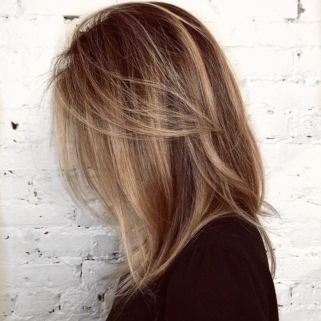 Dimensional balayage and soft blended layers to transition back into the warmer months!
&bull;
&bull;
&bull;
&bull;
#CHLhairbyMac #customhairlounge #chicagohairstylist #midwesthairstylist #chicagosalon #chicagohair #lincolnpark #linconlparkhair #linc