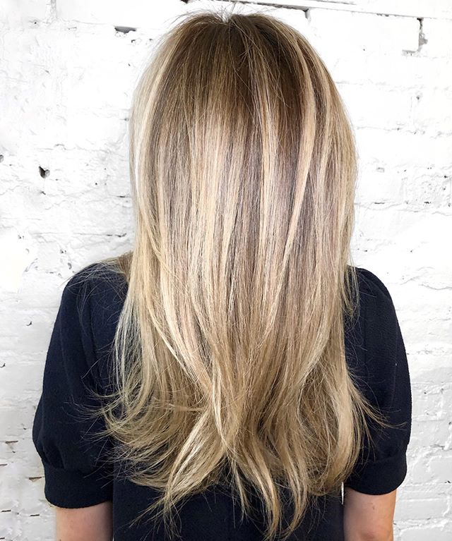 Highlights and root shadow glaze with long layers ✨
&bull;
&bull;
&bull;
#machorn #chlhairbymac #customhairlounge #babylights #bablightsandbalayage #butteryblonde #champagneblonde #chicagohairstylist #midwesthairstylist #chicagosalon #chicagohair #ha