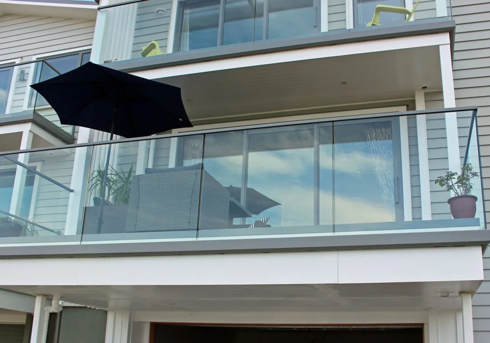 Front-deck-with-stunning-Auckland-harbour-view-through-Edgetec-Infinity-frameless-glass-balustrades.jpg