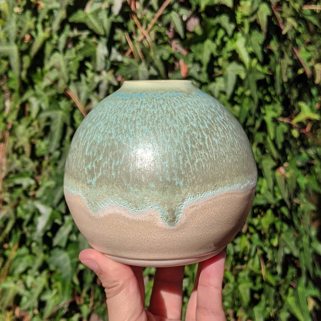 Time for another whoopsie moment. I made this pot a little while back but apparently forgot about it. I just happened to see it when I looked over at the glaze cage at Callanwolde about two weeks ago. I thought to myself &quot;huh, that's a nice glaz