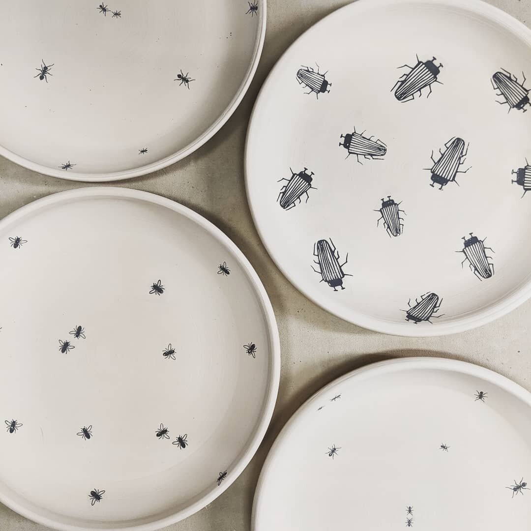 Finally put some creepy crawlies on the plates that I've had laying around for ages. Plates are kind of annoying to make if I'm being honest. They take up a lot of space and you have to be suuuuuuper careful that you don't even think about looking at