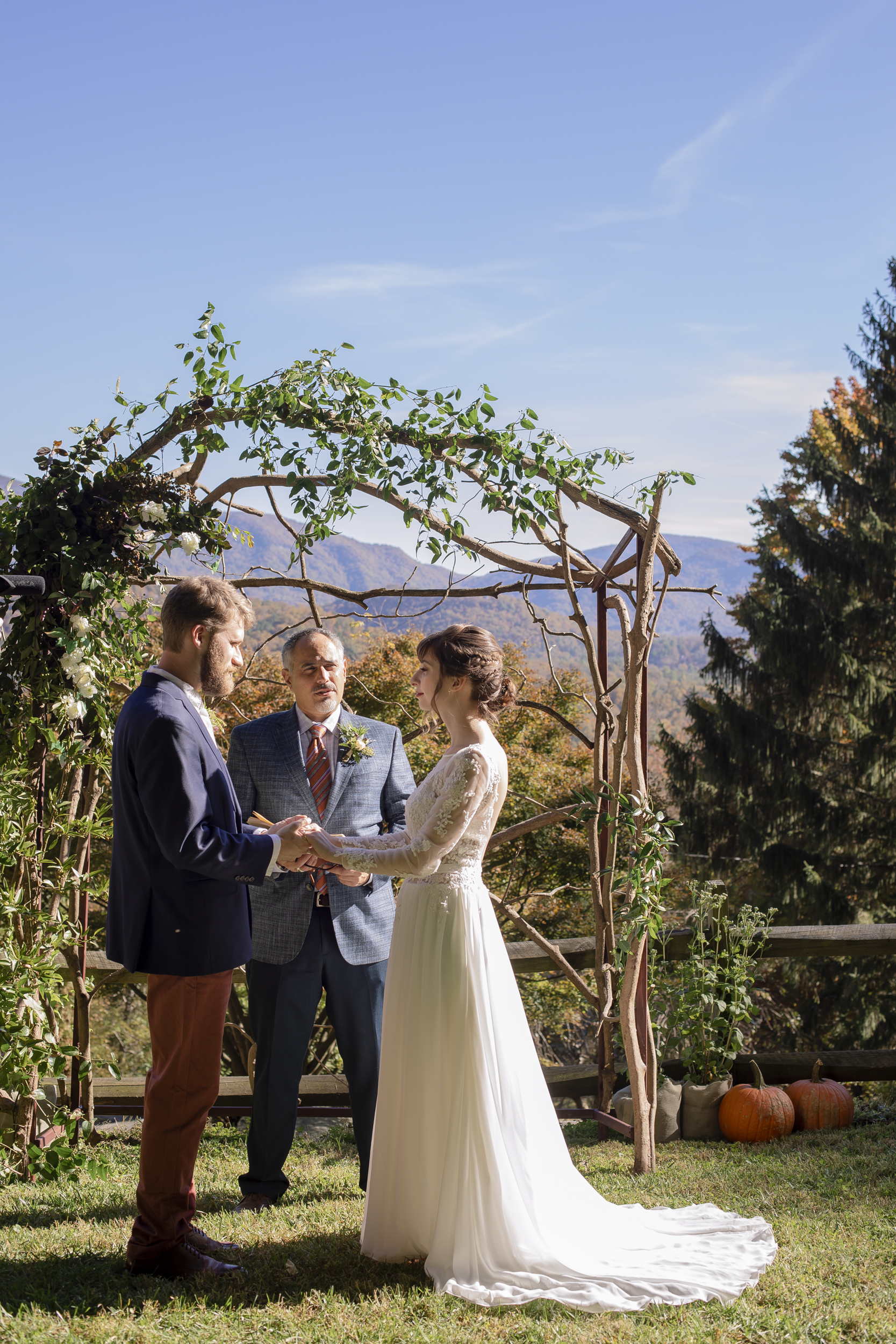 Laurel Falls Wedding October 2018_Allison and Josh__Lola Salon_Flora_Photo by Studio Misha Photography-29.jpg