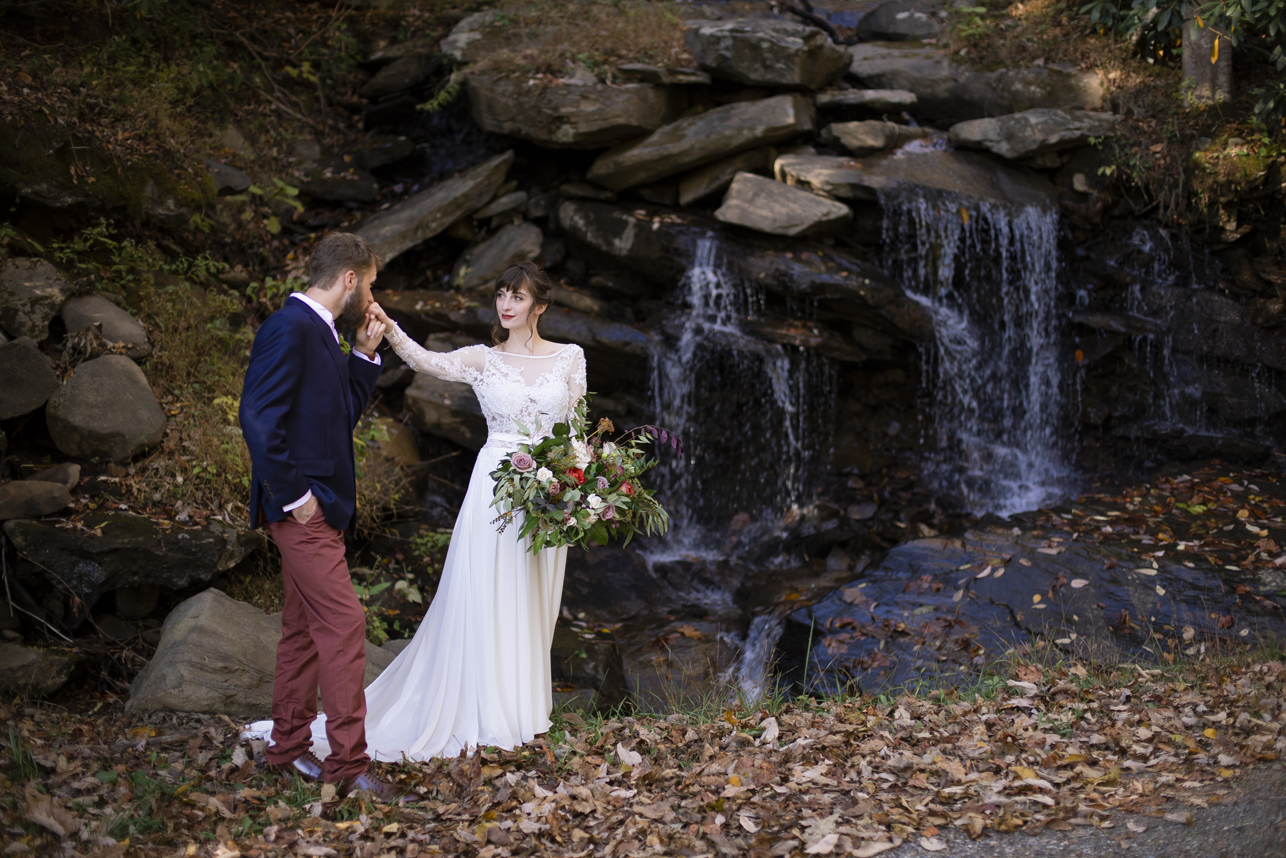 Laurel Falls Wedding October 2018_Allison and Josh__Lola Salon_Flora_Photo by Studio Misha Photography-89.jpg