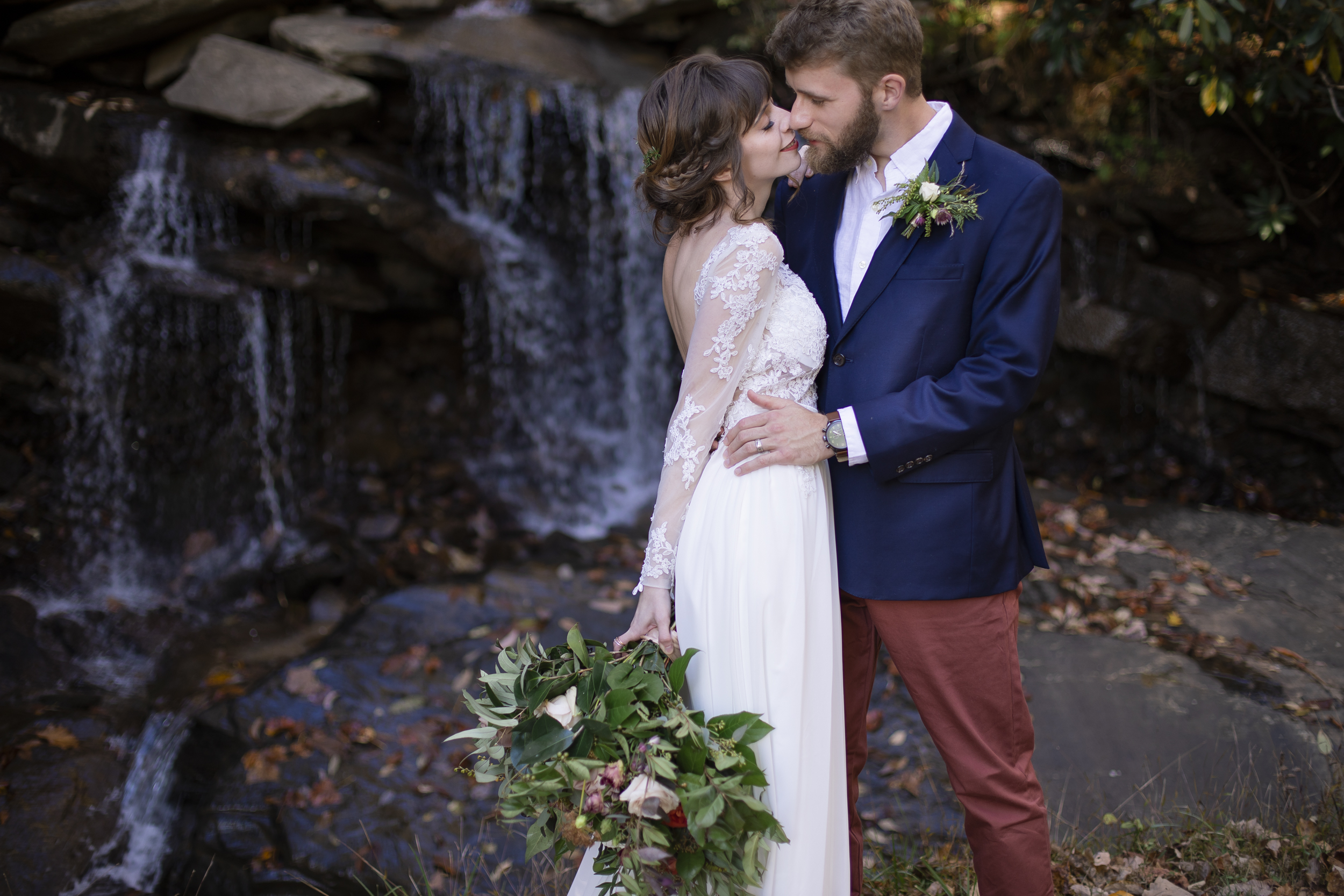 Laurel Falls Wedding October 2018_Allison and Josh__Lola Salon_Flora_Photo by Studio Misha Photography-109.jpg