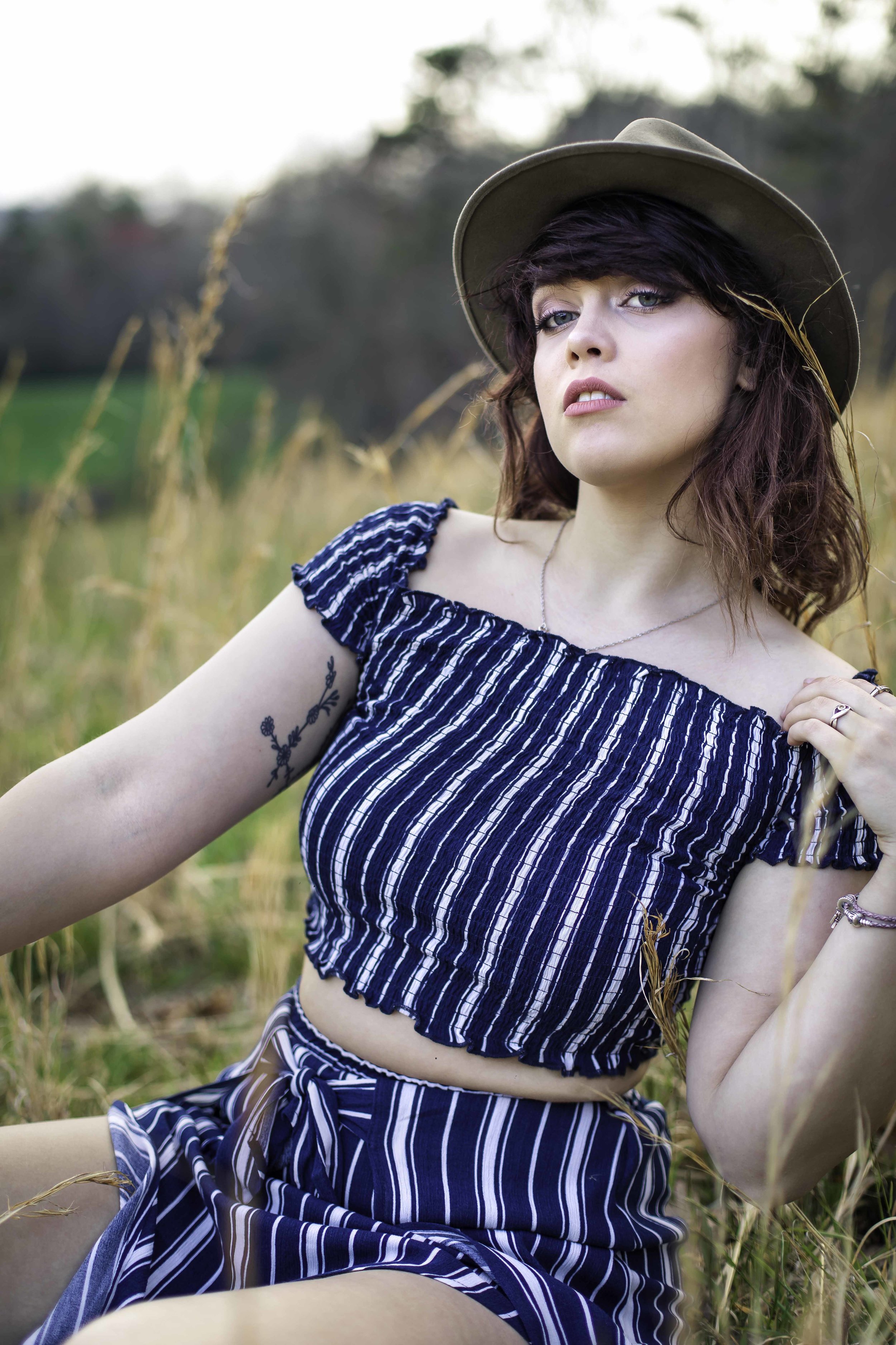 Morgen portrait_Field of Grass_photo by Studio Misha_sm.jpg