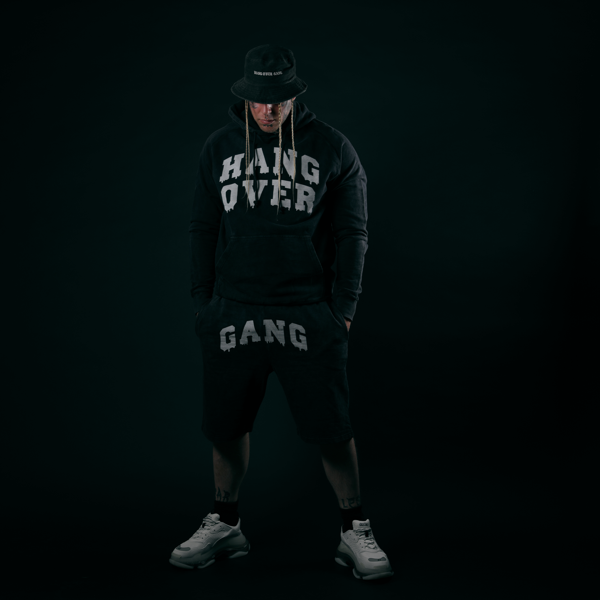 HOG Sweatsuit dark.png