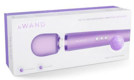 I'm a sucker for beautiful packaging, and this box endeared me to Le Wand IMMEDIATELY.