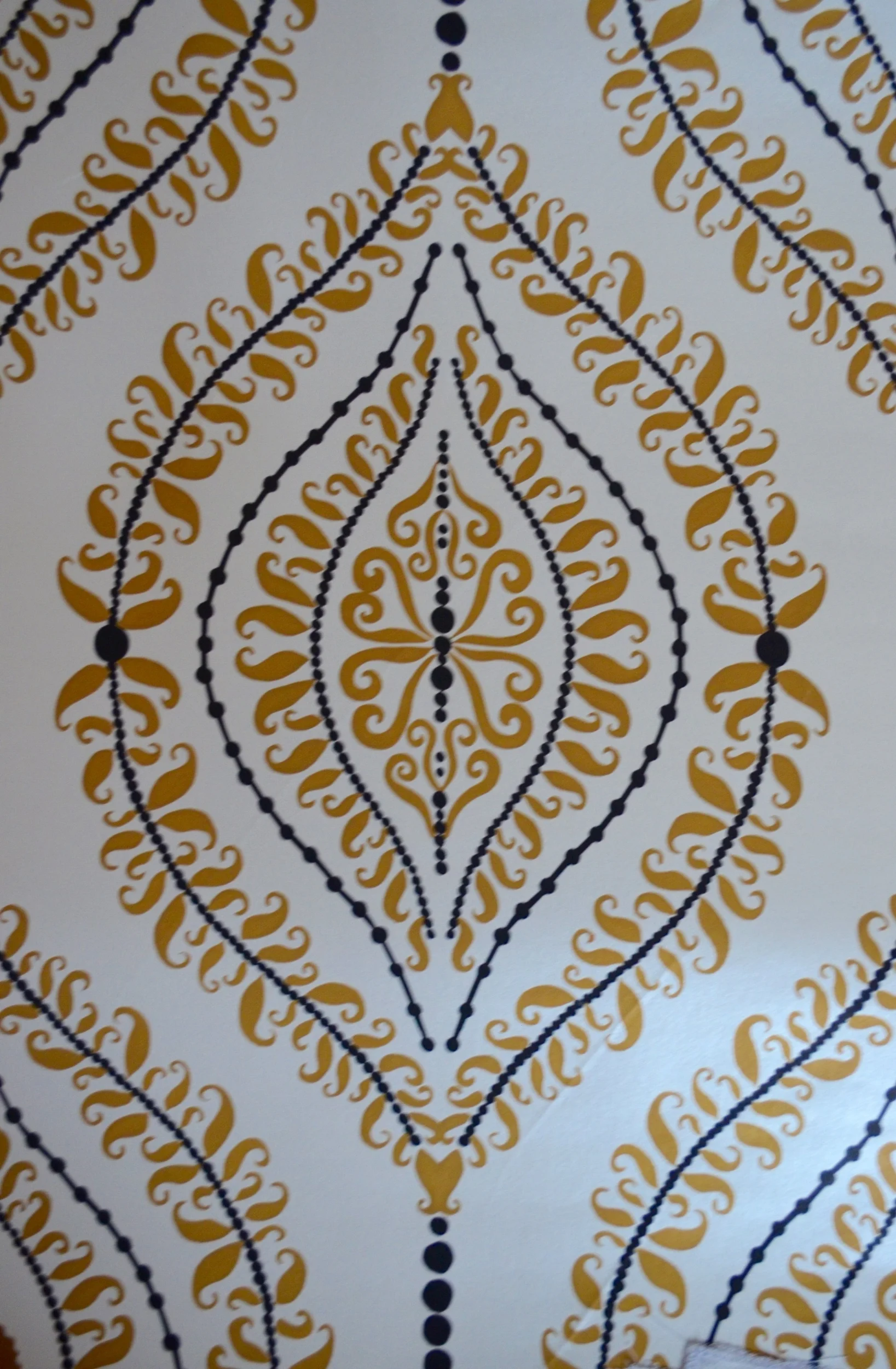 Curls & Pearls white wallpaper Elle Gibson