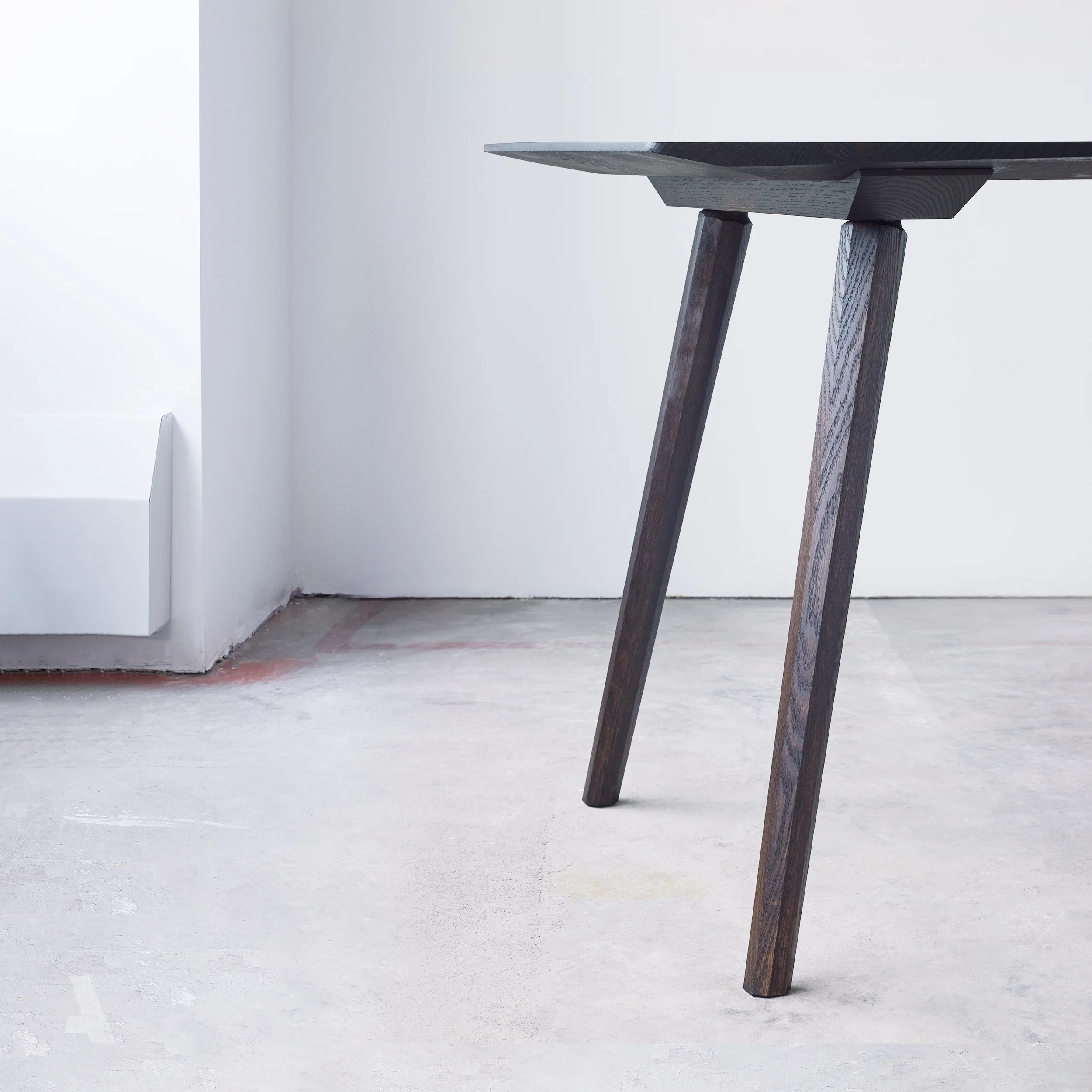 Gen_DiningTable_0001_002_Edge.jpg