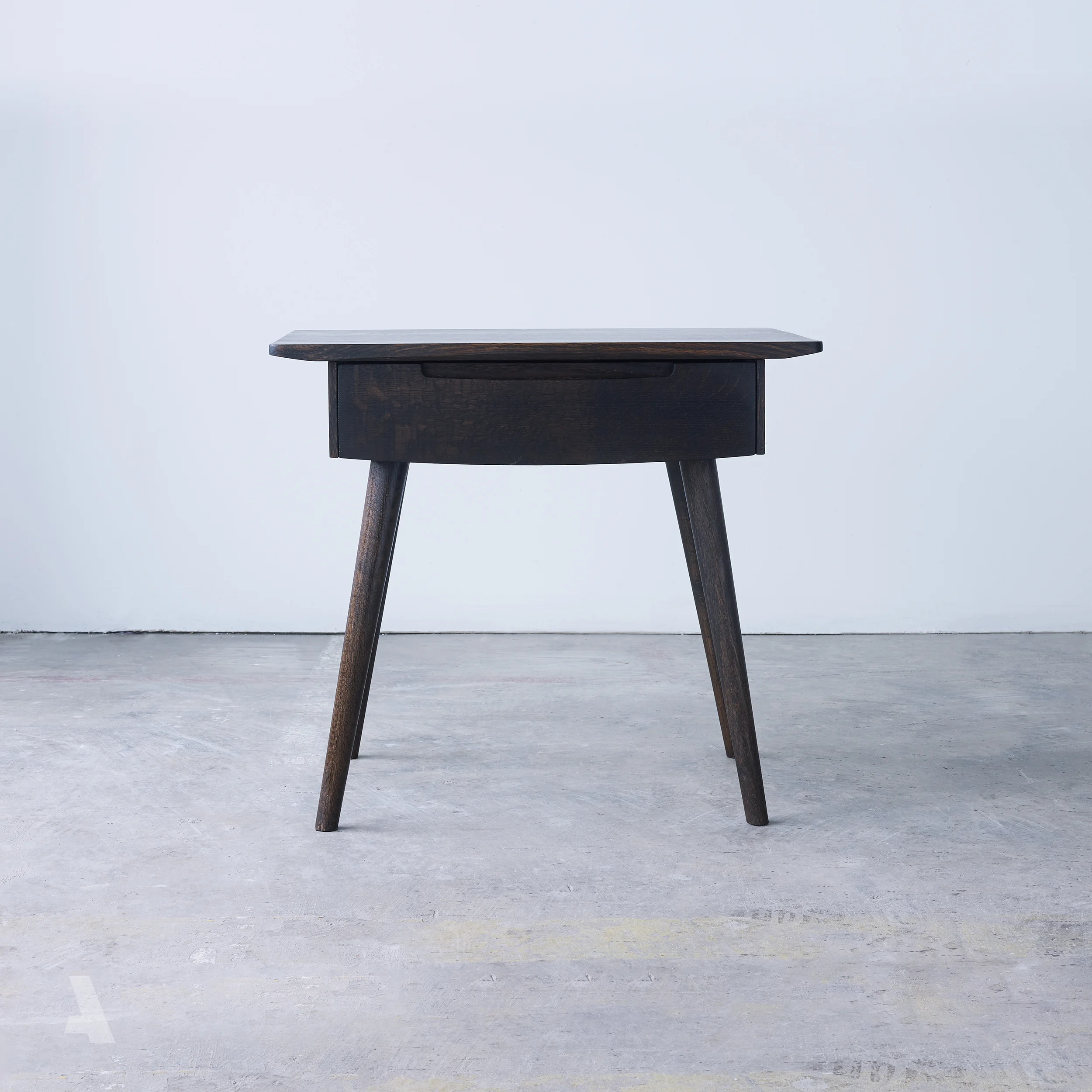 Gen_SideTable_0000_001_Front.jpg