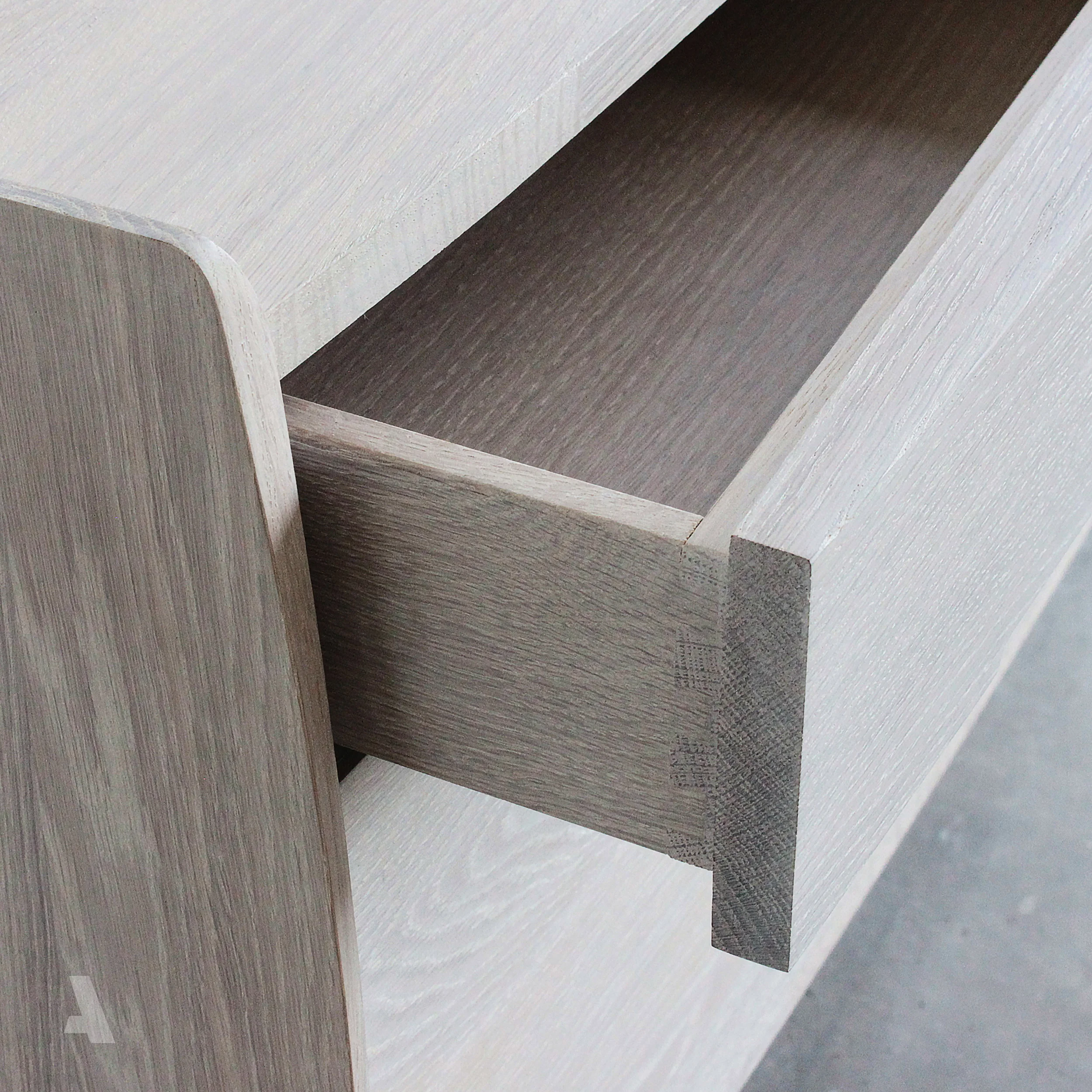 Gen_Credenza_0003_004_TopDetail.jpg