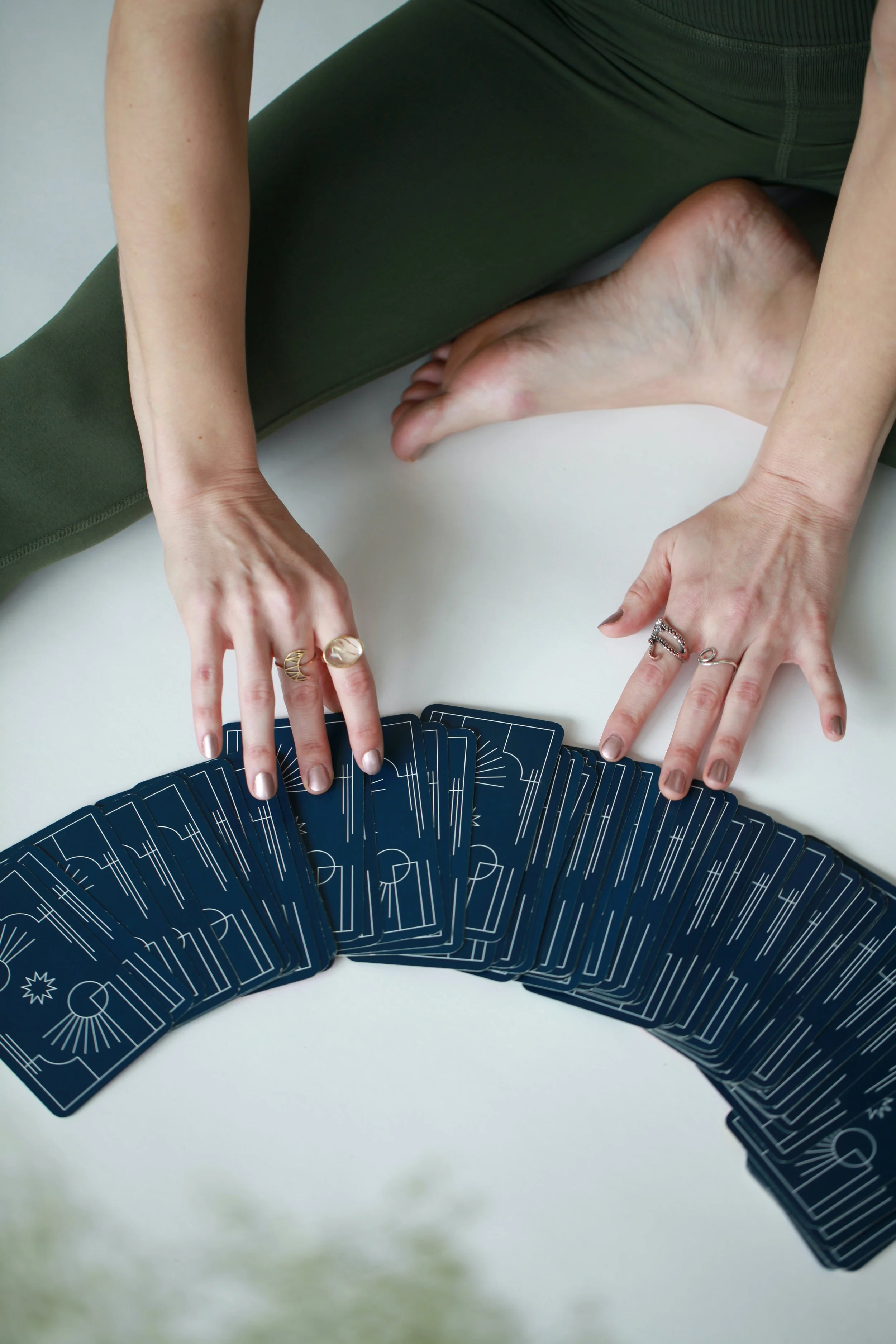 tarot 2 hands 1 foot.jpeg