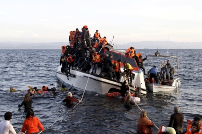 NGƯỜI TỊ NẠN SYRIA VƯỢT BIỂN 2015 PHOTO CREDIT: CREDITS: GIORGOS MOUTAFIS/REUTERS