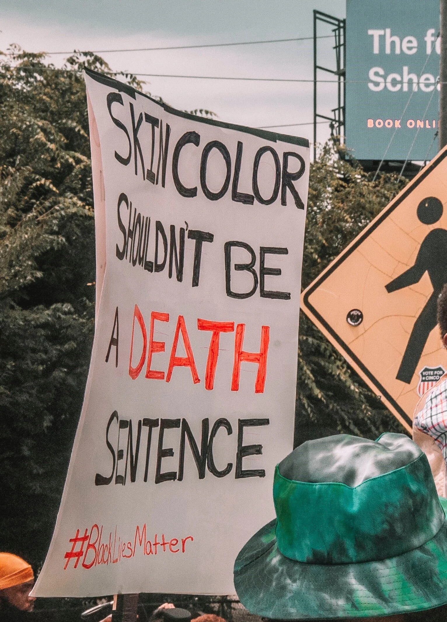 Khốn Khổ Một Màu Da