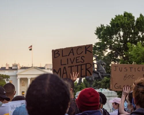 PIVOT ỦNG HỘ BLACK LIVES MATTER: SINH MẠNG NGƯỜI DA ĐEN ĐÁNG QUÝ
