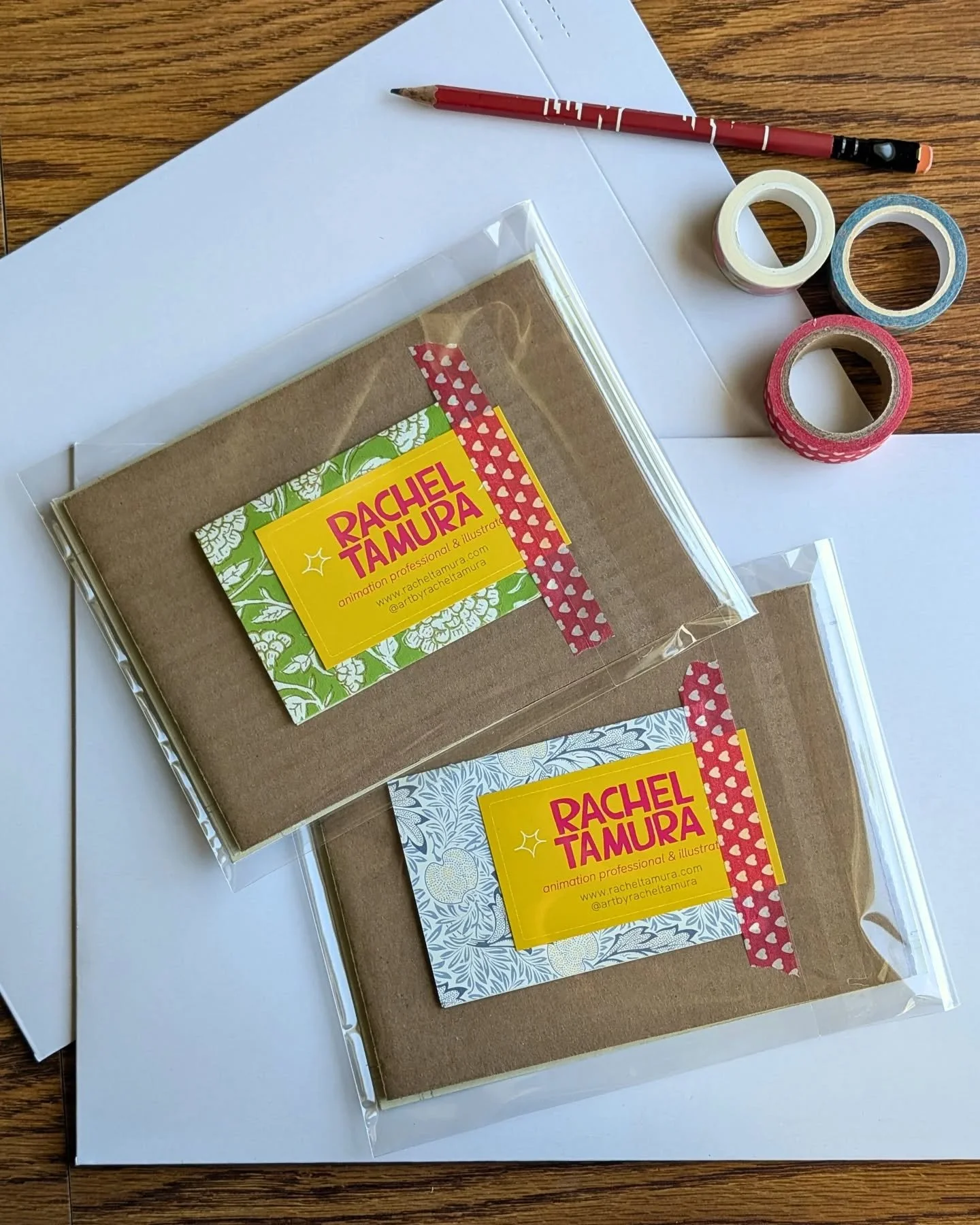 Couldn't resist! 💛 These two commissions went out recently, and I had to show off the little pops of personality!

For all my fellow stationary addicts, you know the joy of a beautiful piece of paper. In our increasingly digital world, I think a lot