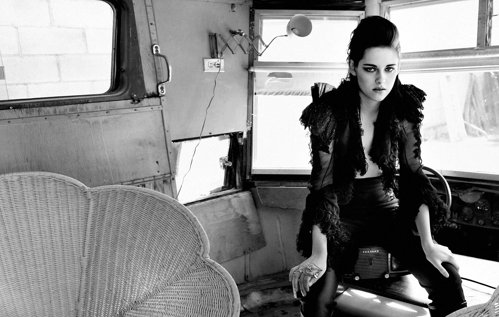 fllaunt_kristen_stewart_01.jpg