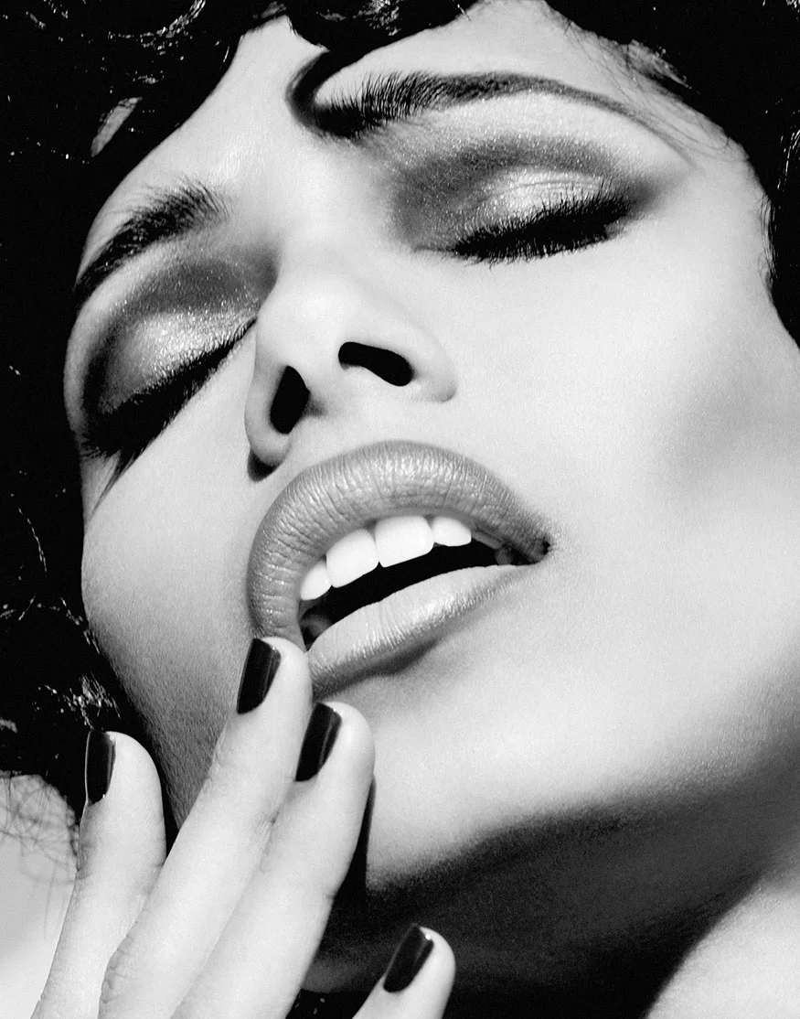 flaunt_freida_pinto_07.jpg