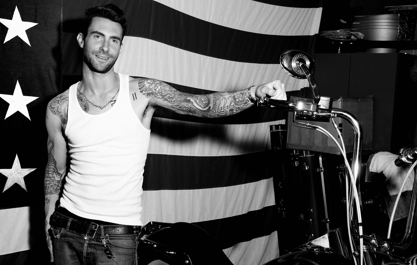 out_adam_levine_06.jpg