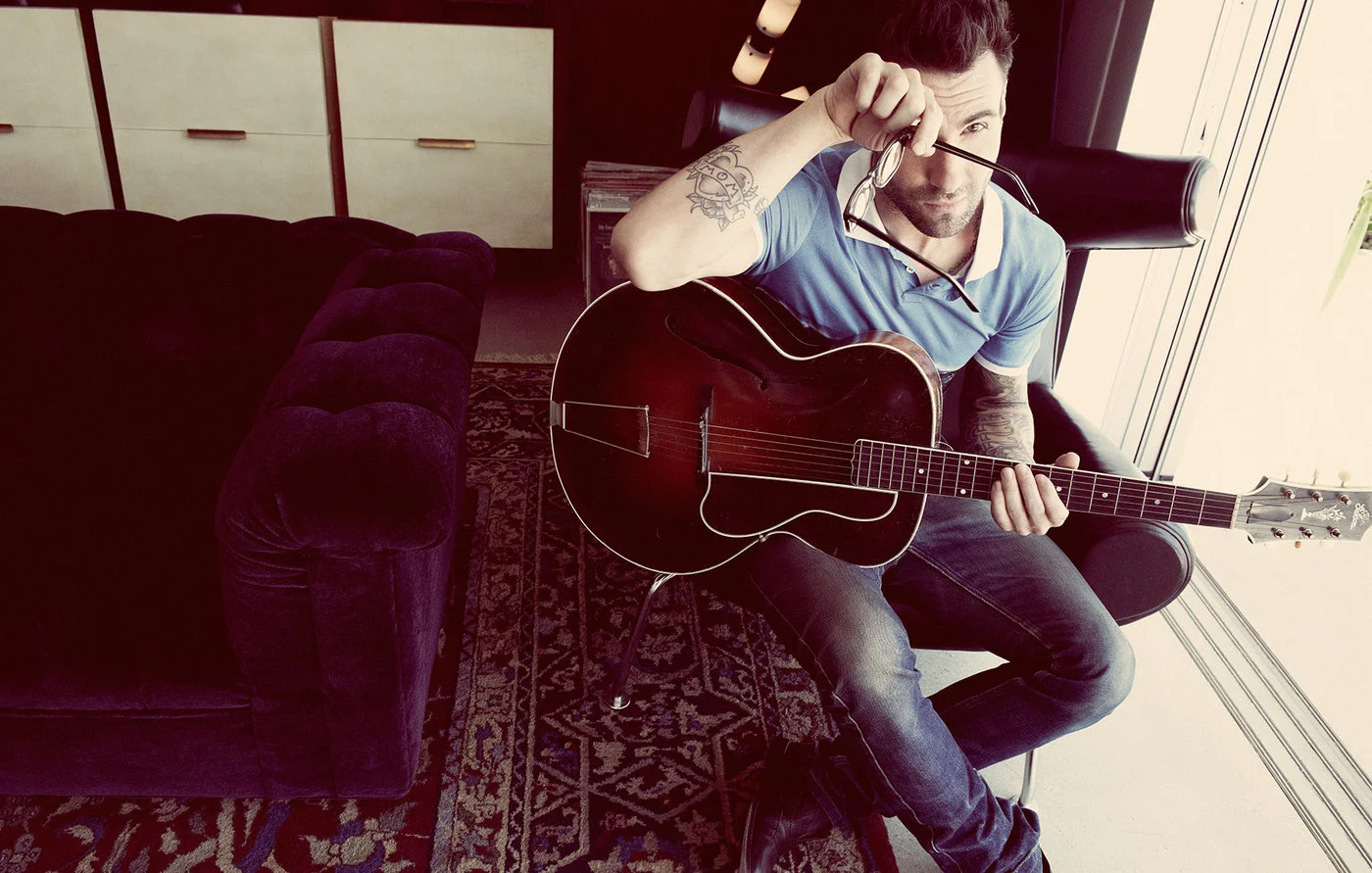 out_adam_levine_08.jpg