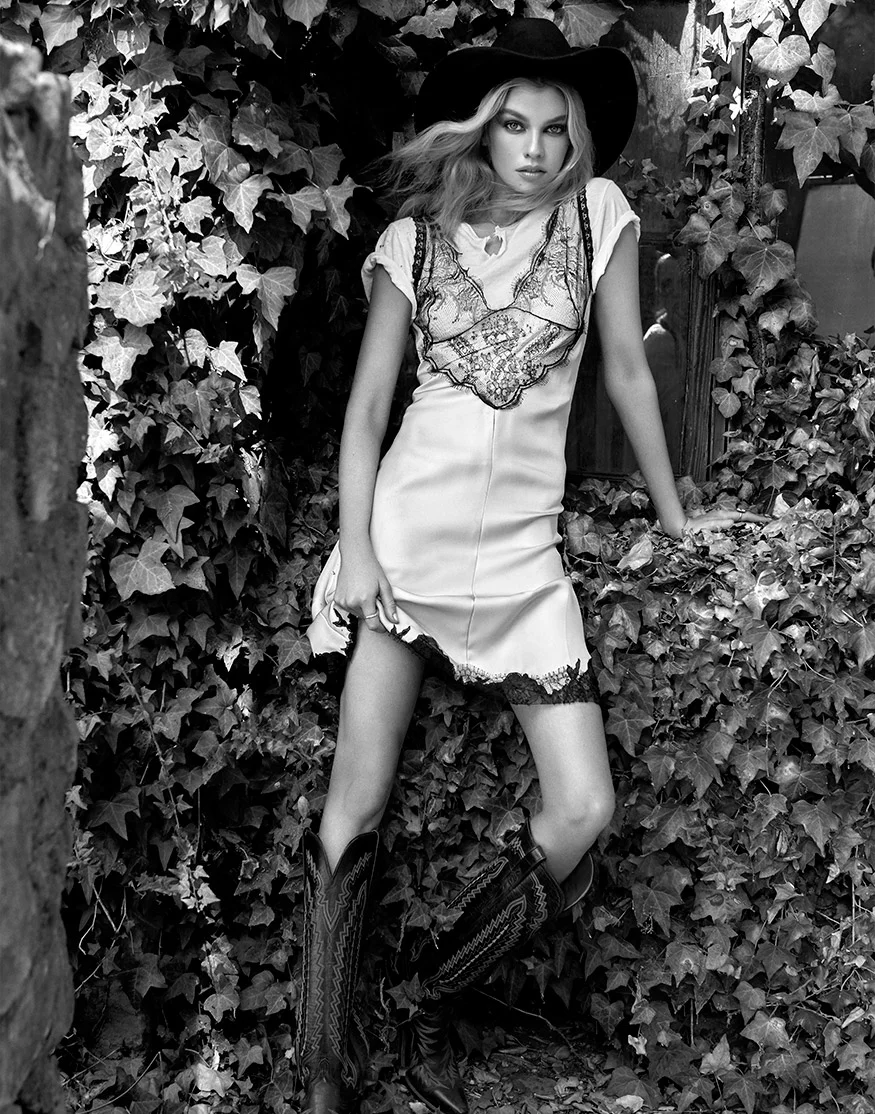 VogueThailand_StellaMaxwell_04.jpg