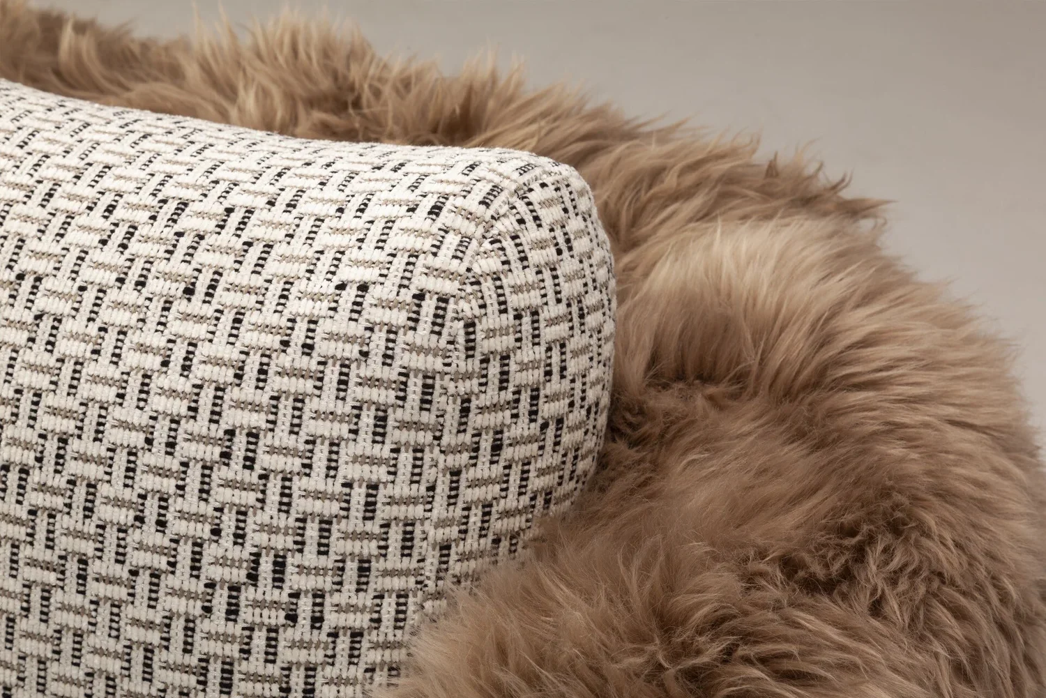 Single-Man-Sofa-Fur.Close-Up.webp
