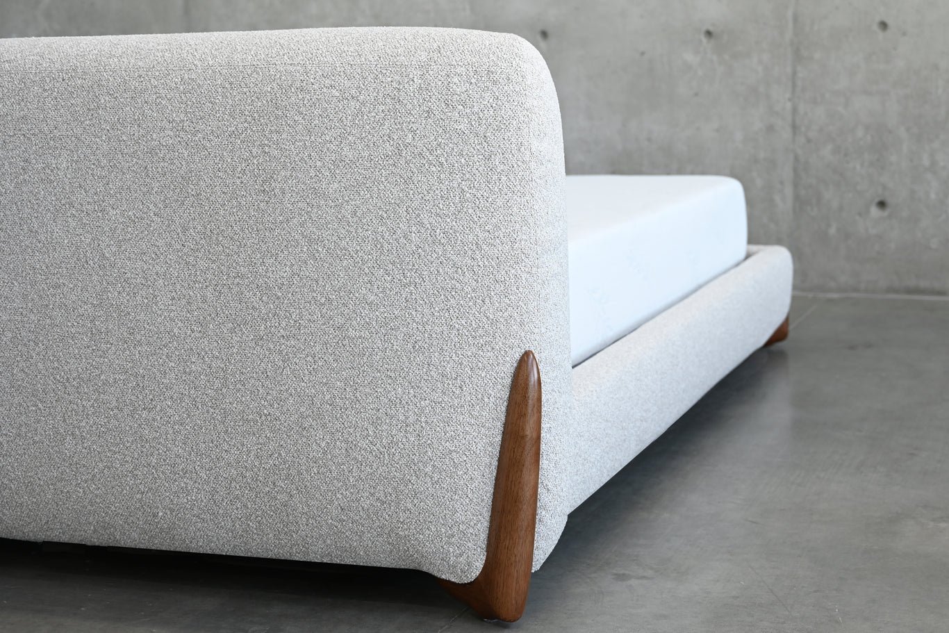 BED-MESA-OATT-KING_5.jpg
