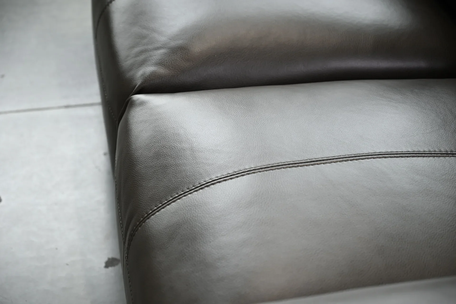 SOF-BOON-IORE-LEATH_6_55057793-f879-4688-8e68-5b9e4da4a3ae.webp (Copy)