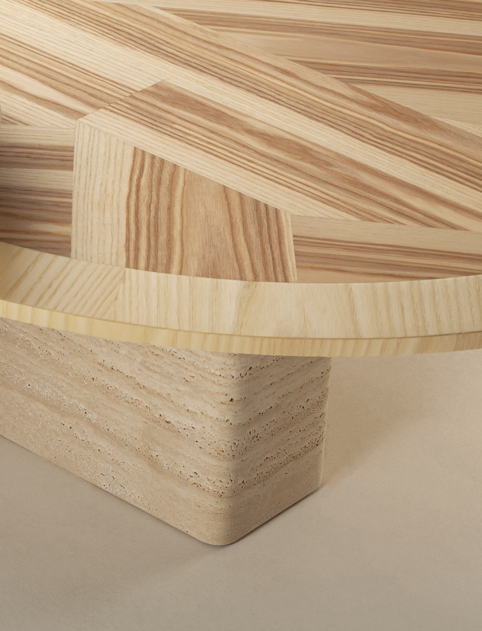 L’anamour Dining Table