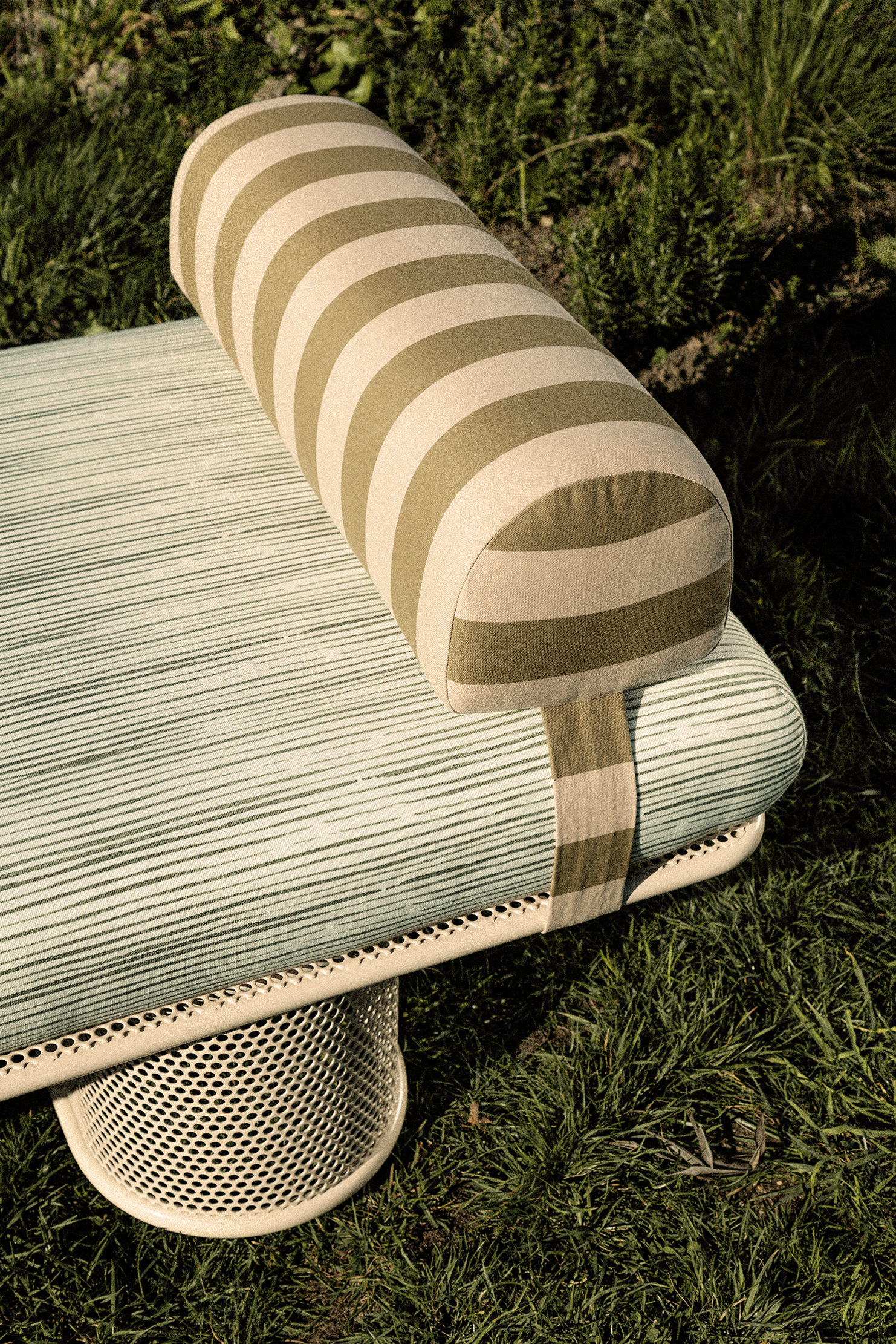 Riviera bench detail _Marieburgoscollection.png