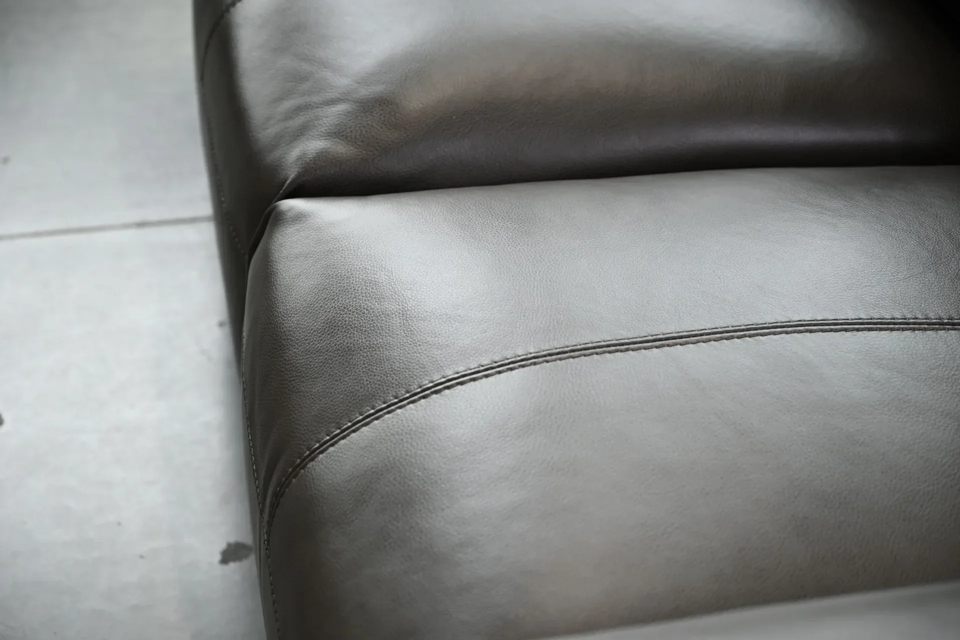 close-up-iron-ore-semi-aniline-leather-texture-boone-sofa.webp