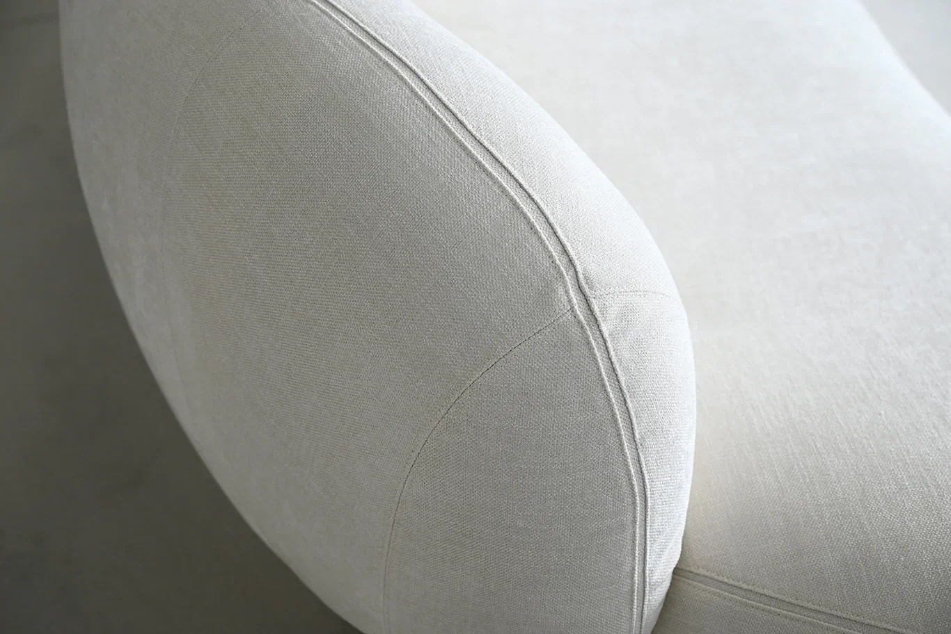 Close up of the organic curved chaise on the Moritz 2-piece sectional in Alabaster texture.jpg.webp