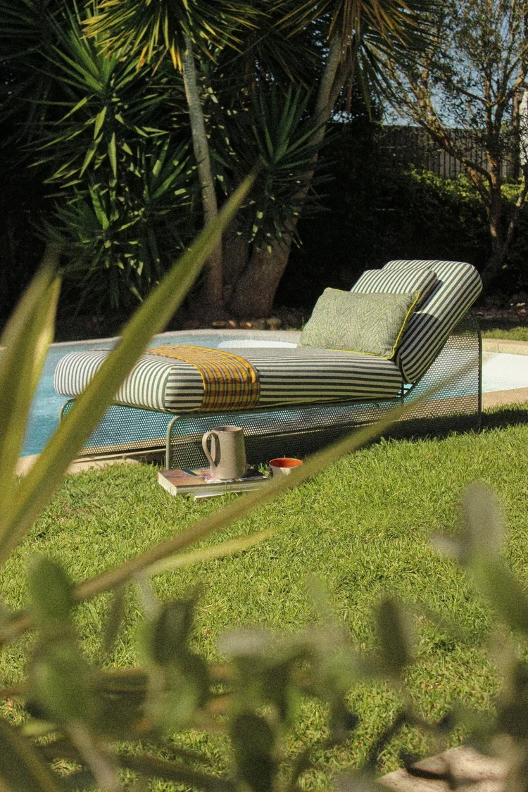 riviera-daybed-poolside-lifestyle.webp