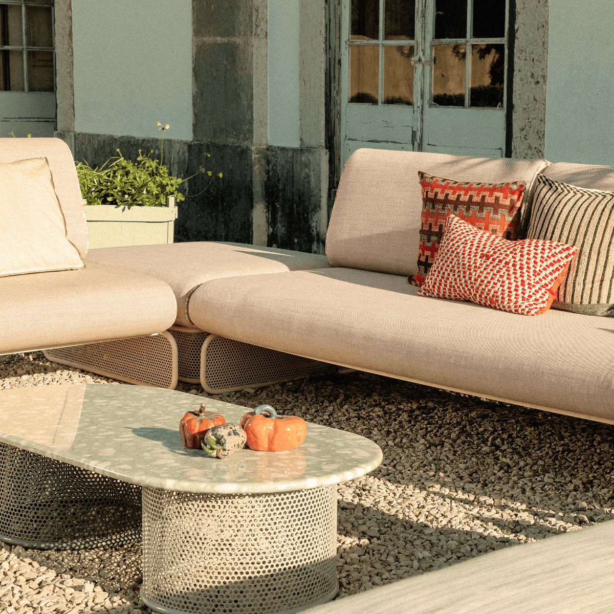riviera-coffee-table-outdoor-lounge-setting.png