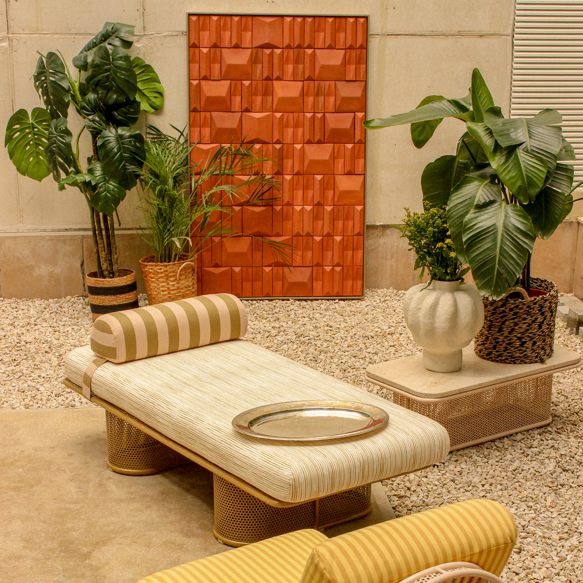 riviera-coffee-table-outdoor-lounge-chaise-setting.png