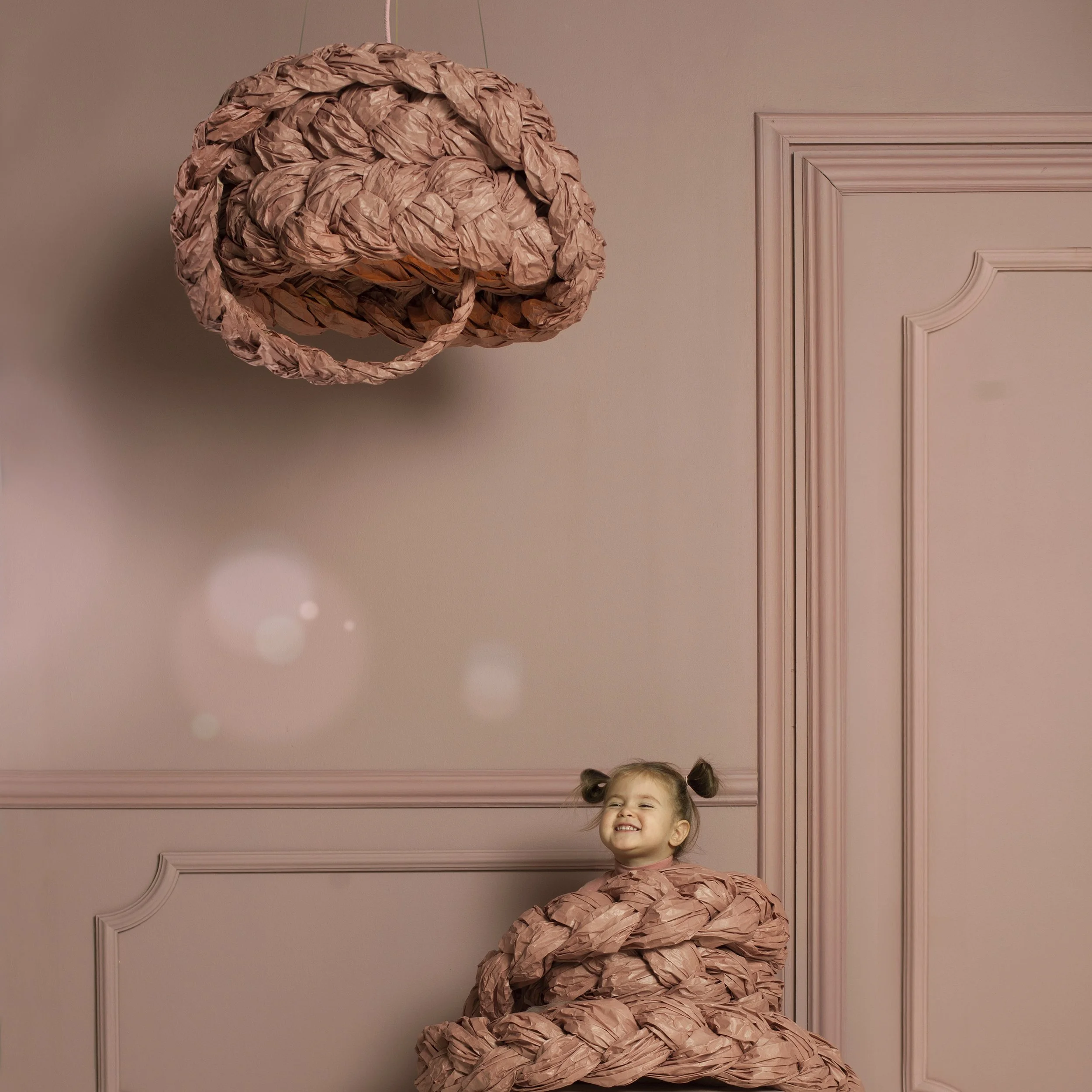 Marie Burgos Collection_the_bride_pendant_lamp_pink-litte-girl.jpg