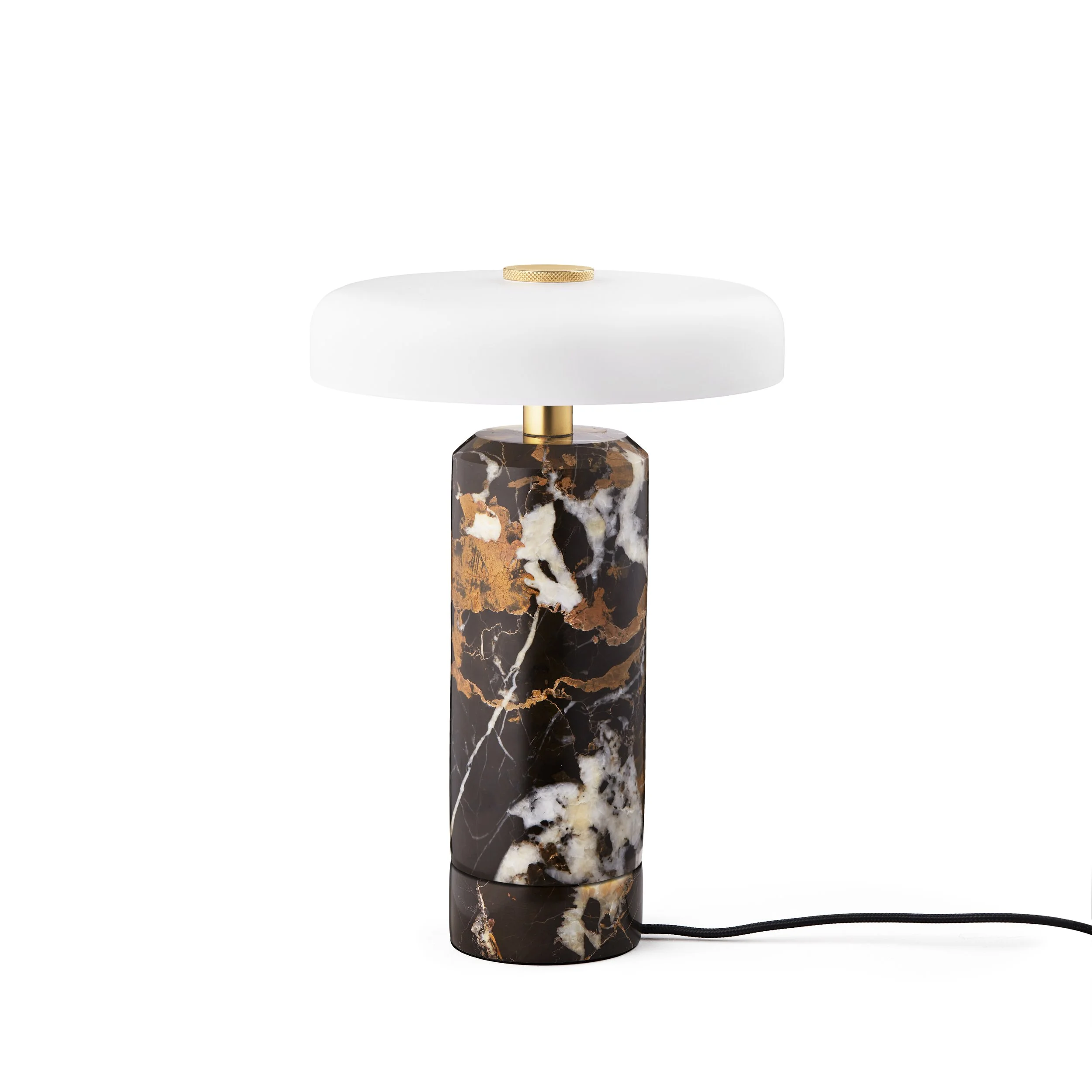 DbU_Trip_Dark Clay_Opal_w. charger.jpg