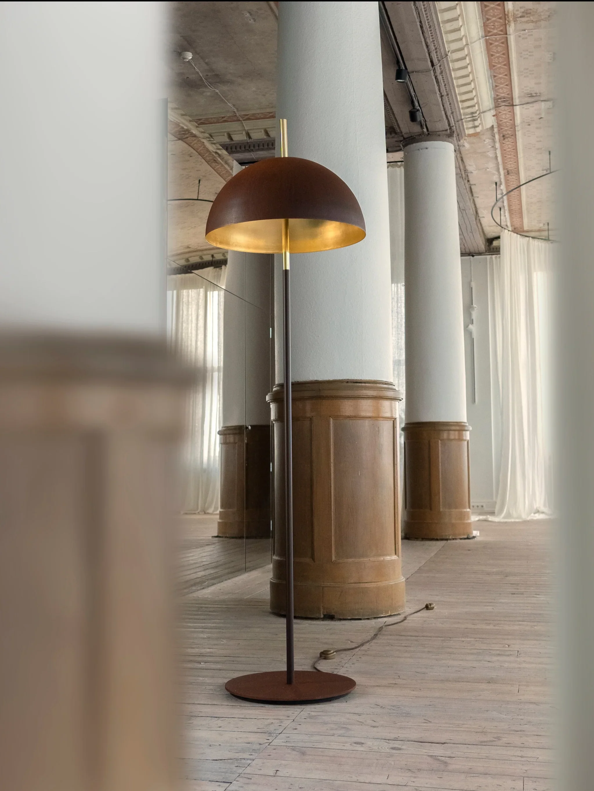 marie burgos collection-queen-gold-corroded-steel-floor-lamp-3_2048x.jpg.webp