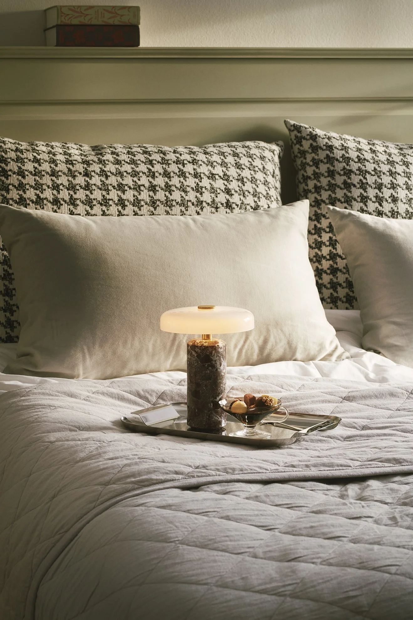DbU_Trip_ Burgundy_Bed_2.jpg