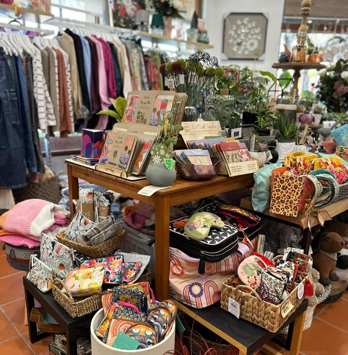 Looking for a gorgeous colourful gift for Mum this Mother&rsquo;s Day (or a well deserved gift for yourself&hellip;.), then be sure to pop into @lornielous  #MundaringVillage and check out the latest arrivals ❤️😀

#lornielous #mundaring #mundaringgi