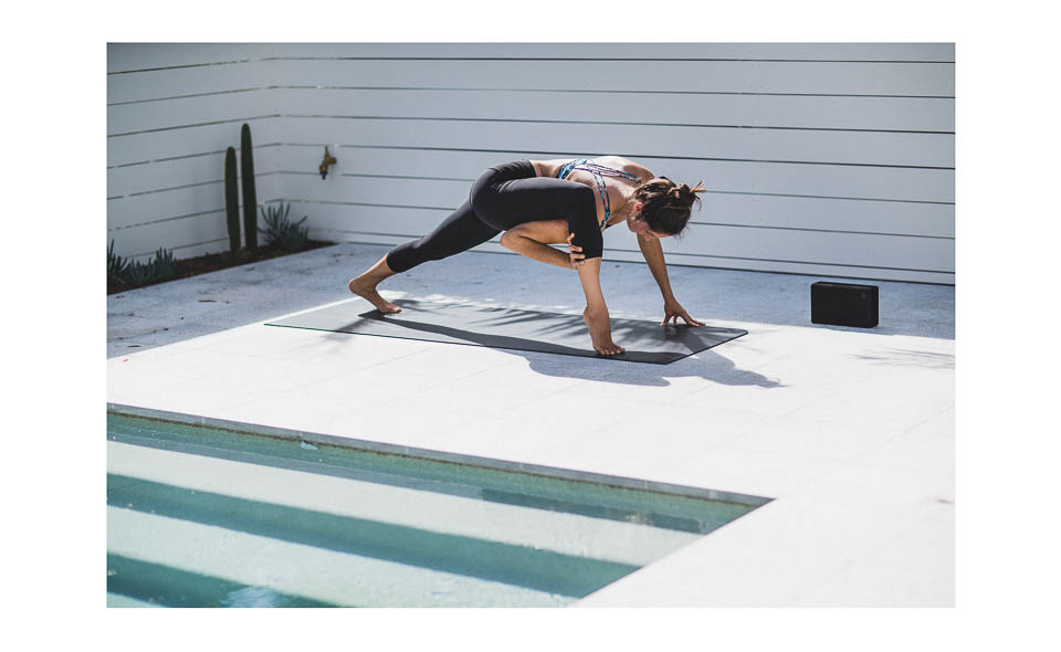 2016_wk37_UP_0307_LULU_aus_MK_Womens_Poolside_Yoga_0978-Edit-WEBsm-990px-5.jpg