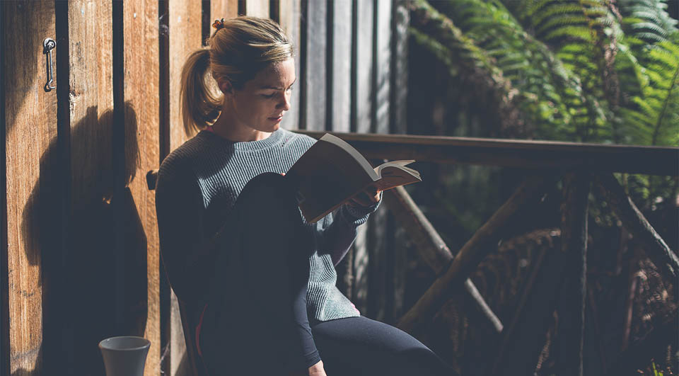 2016_wk09_FP_0075_LULU_aus_MK_Womens_Cabin_Yoga_Tasmania_2473-Edit-WEBsm-990px-1.jpg