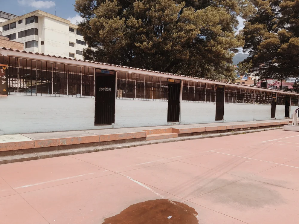  The front of Unidad Educativa Liceo Policial. 