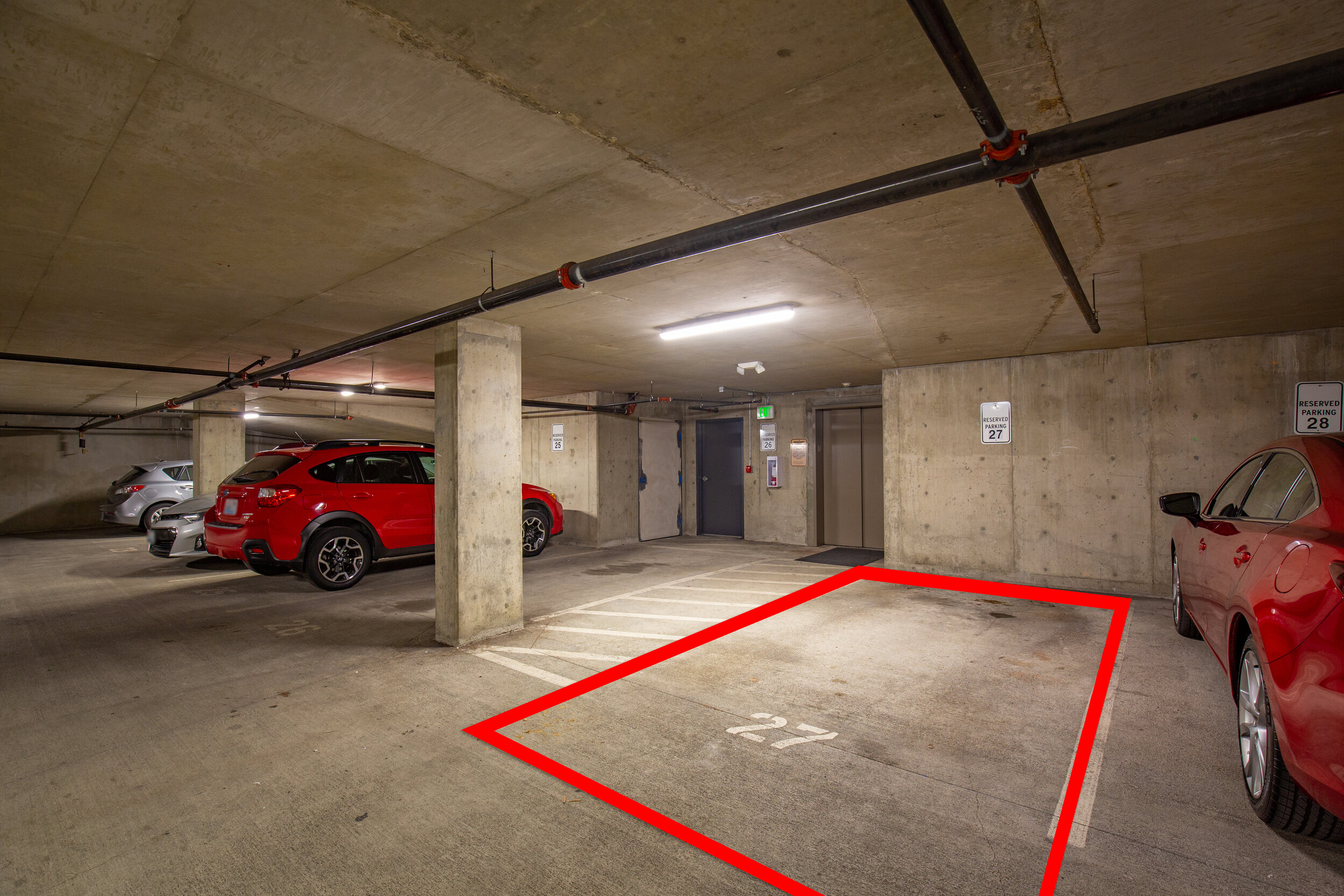  This unit has an excellent parking space, very close to the elevator. 