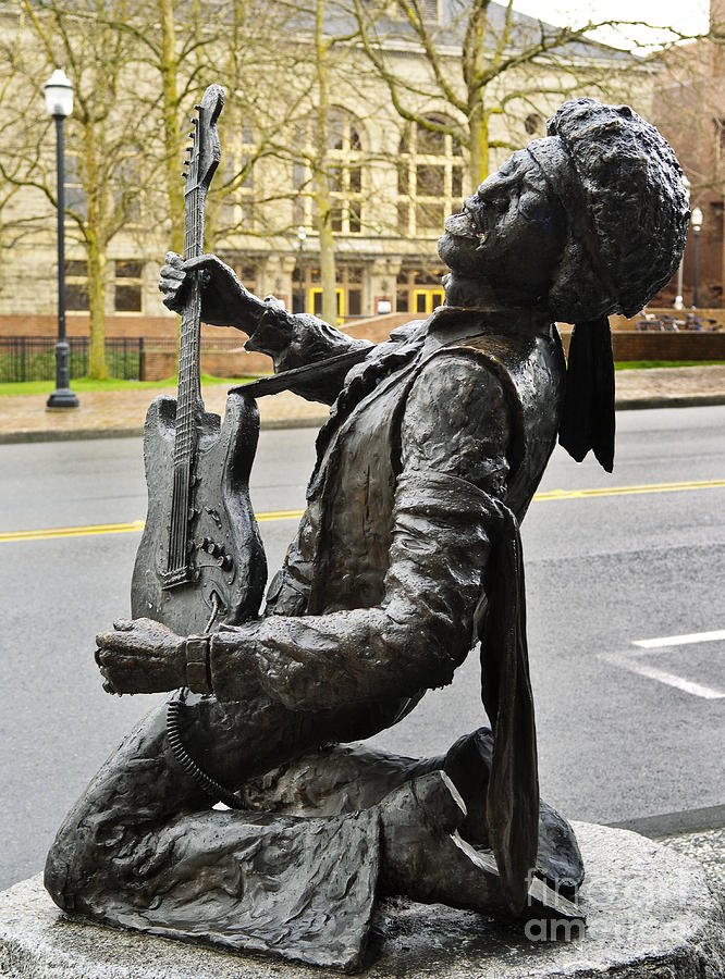 Jimi Hendrix Statue.jpg